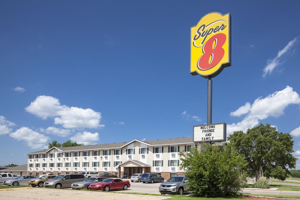Super 8 By Wyndham Manhattan Ks Dış mekan fotoğraf
